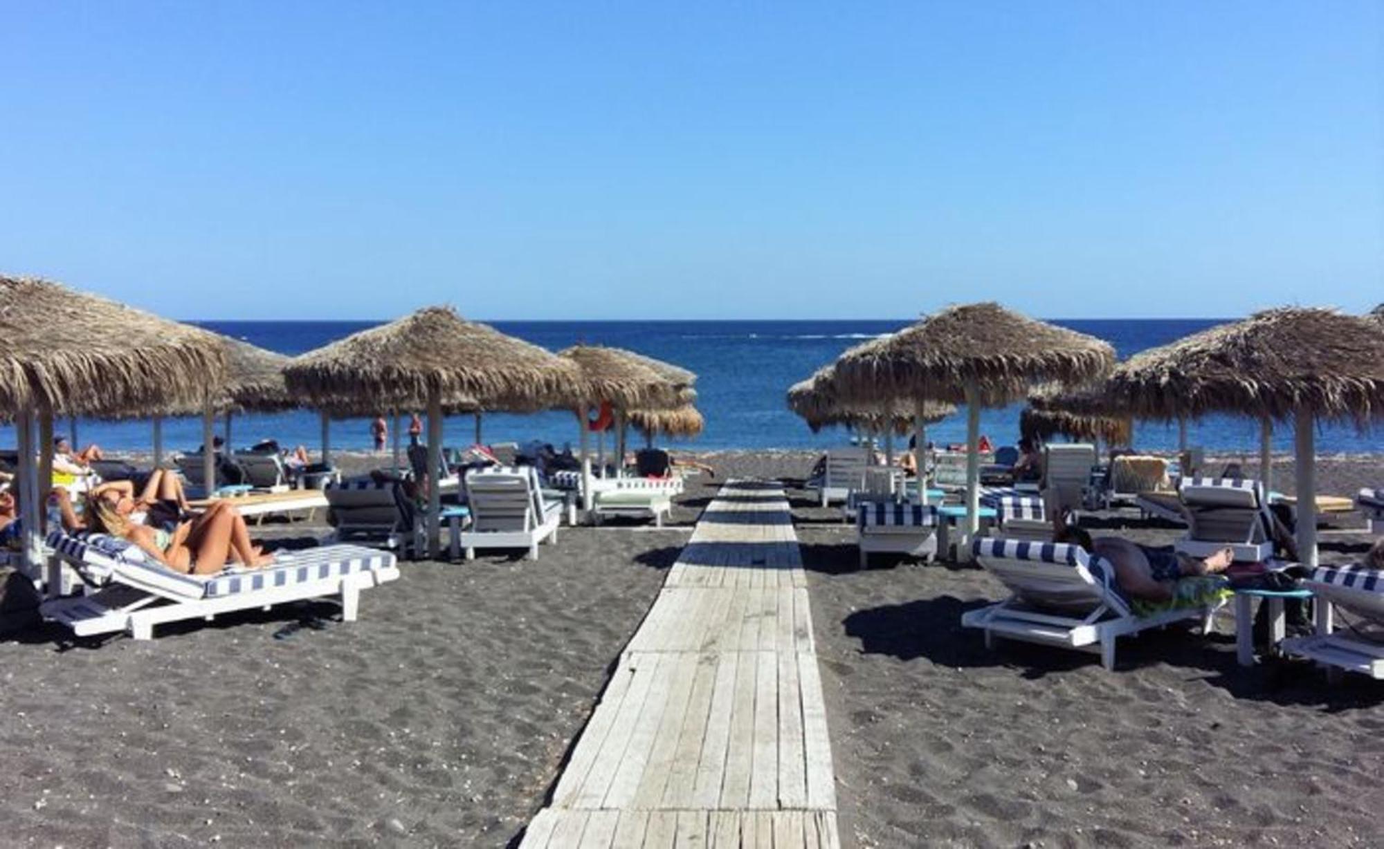 Happy Fish Rooms- Beachfront Περίσσα Εξωτερικό φωτογραφία