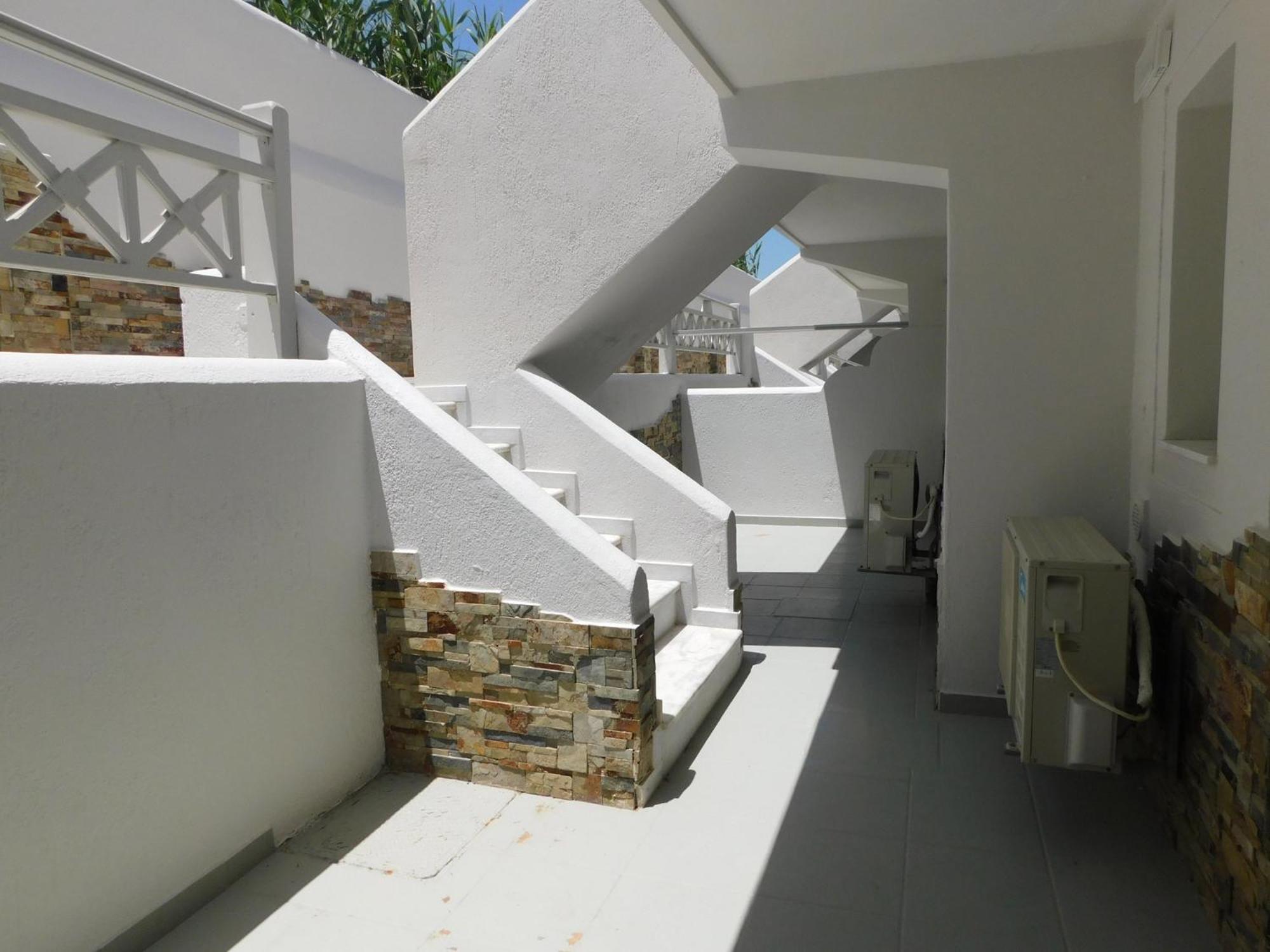 Happy Fish Rooms- Beachfront Περίσσα Εξωτερικό φωτογραφία