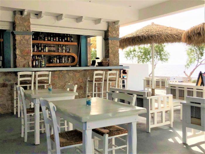 Happy Fish Rooms- Beachfront Περίσσα Εξωτερικό φωτογραφία