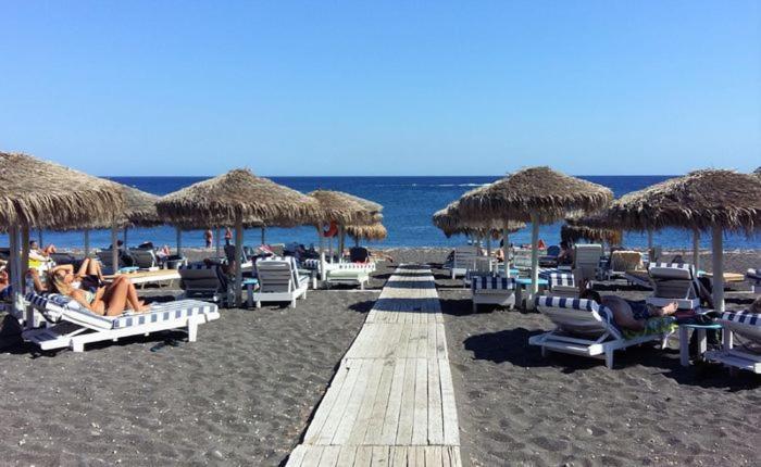 Happy Fish Rooms- Beachfront Περίσσα Εξωτερικό φωτογραφία